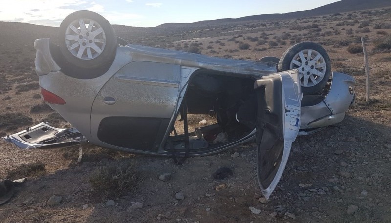 El rodado terminó sobre su techo luego de volcar.