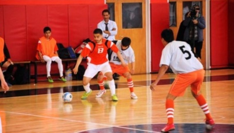 Vuelve la pelota a rodar en los gimnasios de Río Gallegos. 