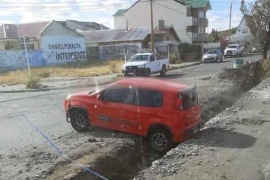 Intentó atravesar la Avenida San Martín a pesar de la zanja