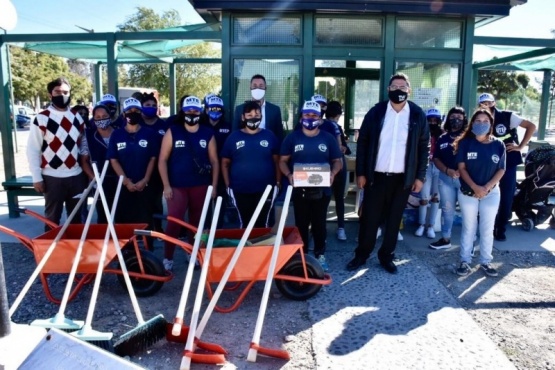 Entrega de insumos y herramientas en Trelew. 