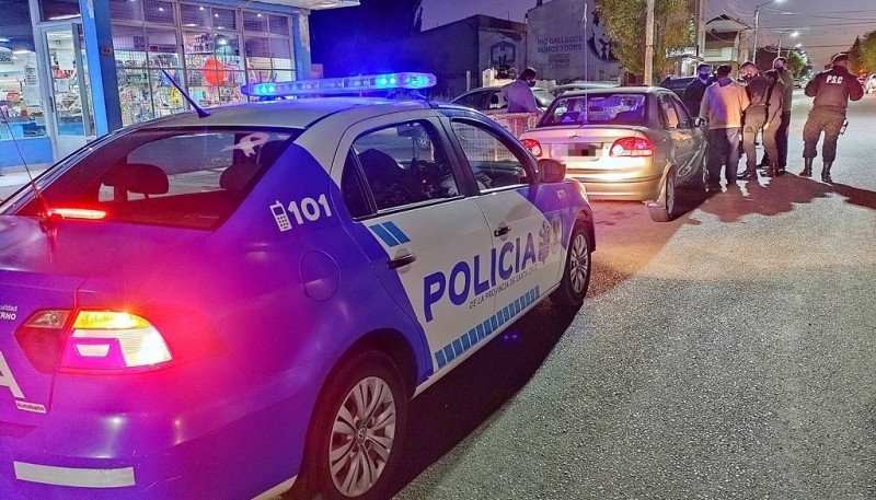 Personal policial en el lugar del choque (Foto: C. González).