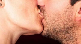 ¿Es besar a otra persona una infidelidad?