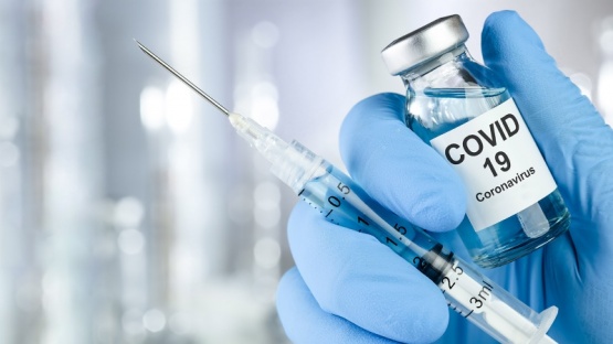 Los científicos revelaron si las personas vacunadas contra el coronavirus pueden contagiar