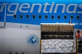Retorna desde Moscú un nuevo vuelo de Aerolíneas Argentinas con más dosis de la vacuna Sputnik V