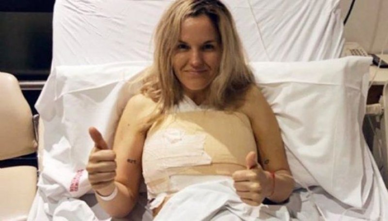 Una actriz alertó contra los implantes mamarios