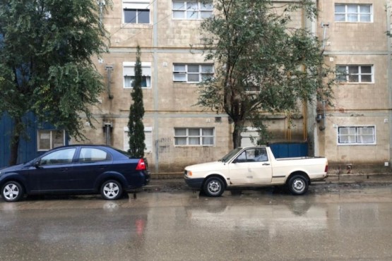 Denunció intento de robo de la camioneta de su esposo en el barrio Gobernador Gregores.