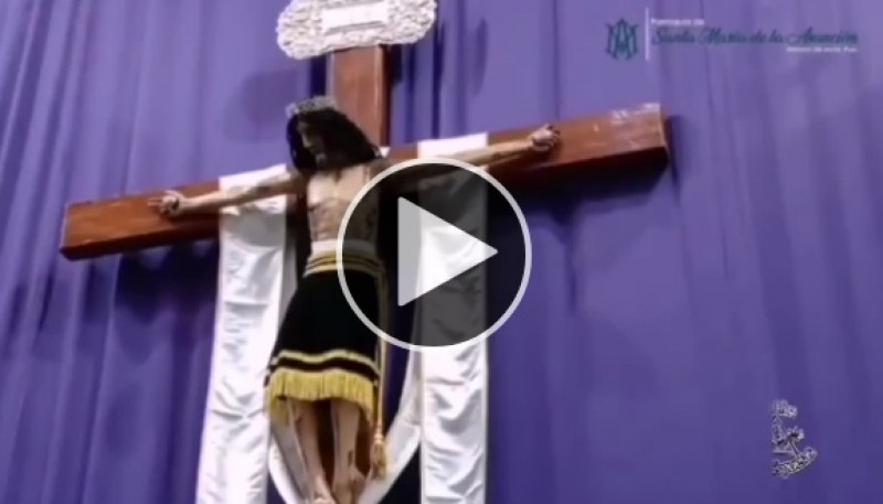 Video: Una estatua de Jesús movió la cabeza en plena misa