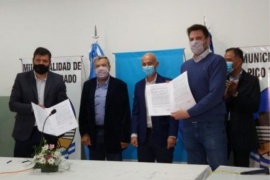 Firma de convenios con las localidades de Pico Truncado y Caleta Olivia