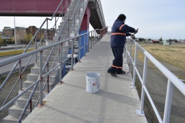 Municipio de Río Gallegos inició pintado de puentes de Autovía