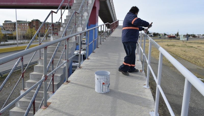 Municipio de Río Gallegos inició pintado de puentes de Autovía