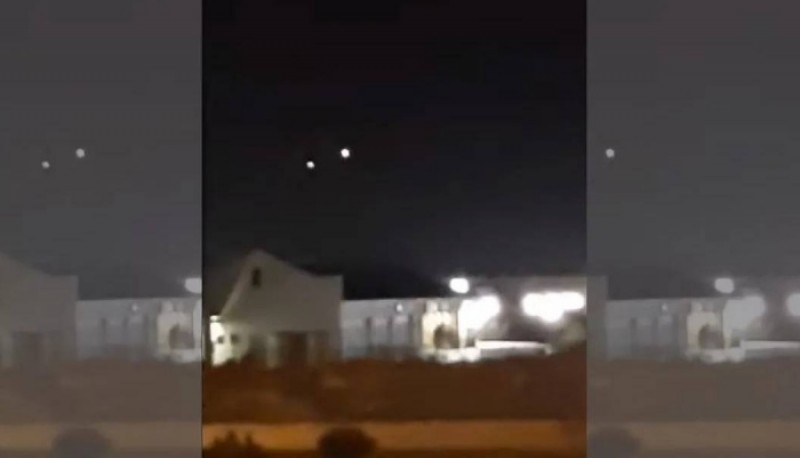 Una agresiva flota de OVNIS sobrevoló el cielo en plena noche