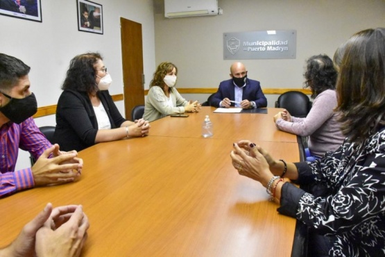 Sastre junto a autoridades de la UTN. 