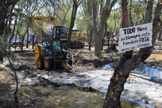 Avanza la reconstrucción de la plaza.