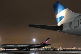 Se retrasó el vuelo de Aerolíneas: se espera una "muy importante cantidad de vacunas"