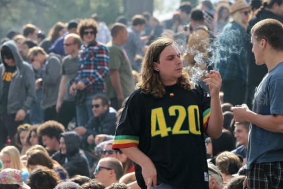 420: qué significa y dónde nació una expresión ligada a la marihuana
