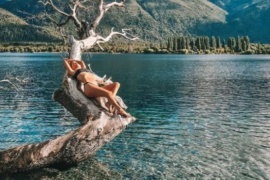 Nicole Neumann posó en plena naturaleza y lanzó un pedido especial por el Día de la Tierra