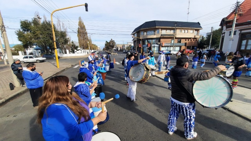 La murga en la Av. San Martín (Foto: U.R)