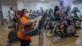 Fue al gimnasio con síntomas de coronavirus y contagió a 22 personas