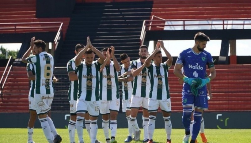 El emotivo homenaje de los jugadores de Sarmiento de Junín al ministro Mario Meoni