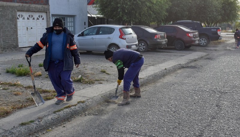 Operativo de limpieza urbana sobre Calle Gotti de Río Gallegos 