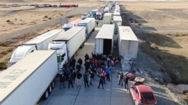 Tierra del Fuego aislada: sigue la protesta de camioneros
