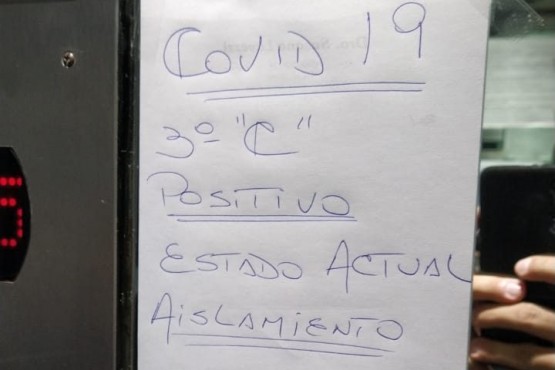 Tiene coronavirus y sus vecinos le hicieron un “escrache de mal gusto” en el ascensor