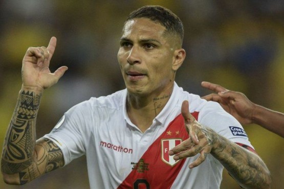 Paolo Guerrero puede ser una opción para Boca: se va del Inter de Brasil