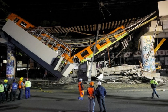 Alrededor de 23 muertos y 50 heridos al desplomarse un tren en México