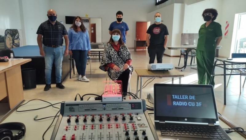 Continúa la segunda jornada del “Taller de Radio Integral” para jóvenes de Caleta Olivia 