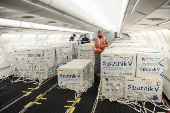 Preparan otro vuelo de Aerolíneas Argentinas para ir a buscar más vacunas Sputnik V