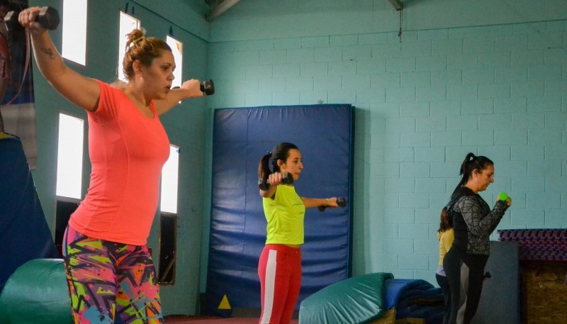 El entrenamiento funcional tiene su espacio en el gimnasio Lucho Fernández de Río Gallegos 