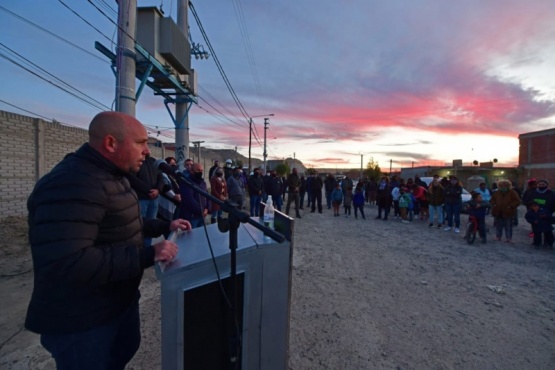 Quedó inaugurada la primera etapa de la red eléctrica del Barrio Perón de Puerto Madryn 