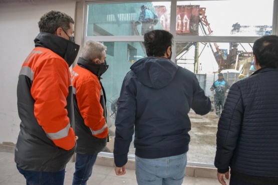 Grasso recorrió junto Aníbal Fernández la obra de la Casa de la Juventud.