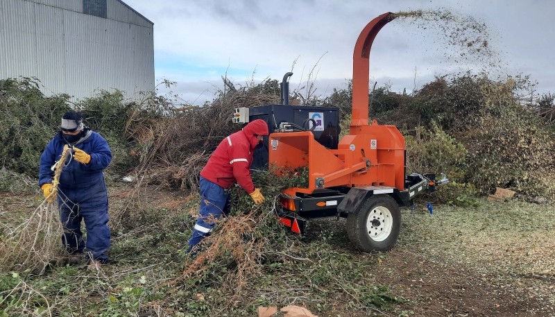 Municipio de Río Gallegos puso en funciones la maquina chipeadora 