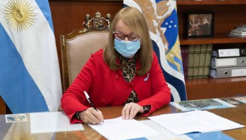 Alicia Kirchner firmó la homologación de los artículos del Convenio Colectivo Sectorial de Salud