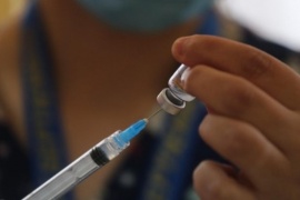 Polémica por falso llamado a vacunarse a jóvenes de 18 años