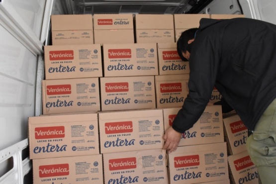 Entrega de leche fortificada en los CAPS de Santa Cruz