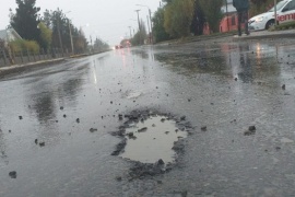 Municipales taparon “el único bache” en 70 cuadras de la Avenida San Martín