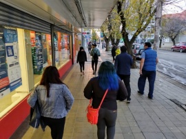 Compras de última hora y locales abiertos tras las restricciones en Río Gallegos