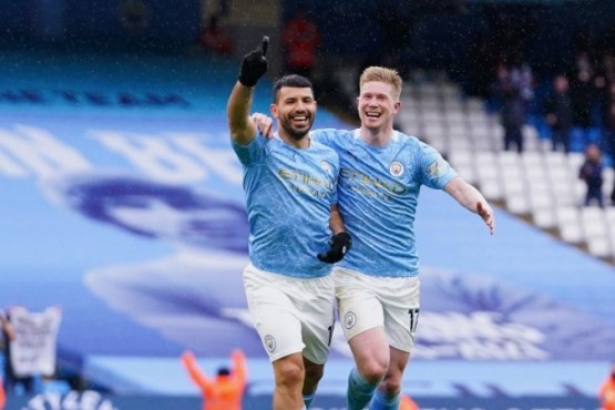 El Kun Agüero se despidió de Manchester City con doblete, homenaje y emoción