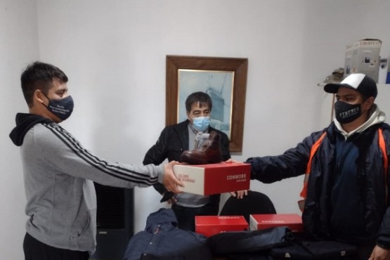 Personal del vertedero municipal de Caleta Olivia recibió indumentaria de trabajo