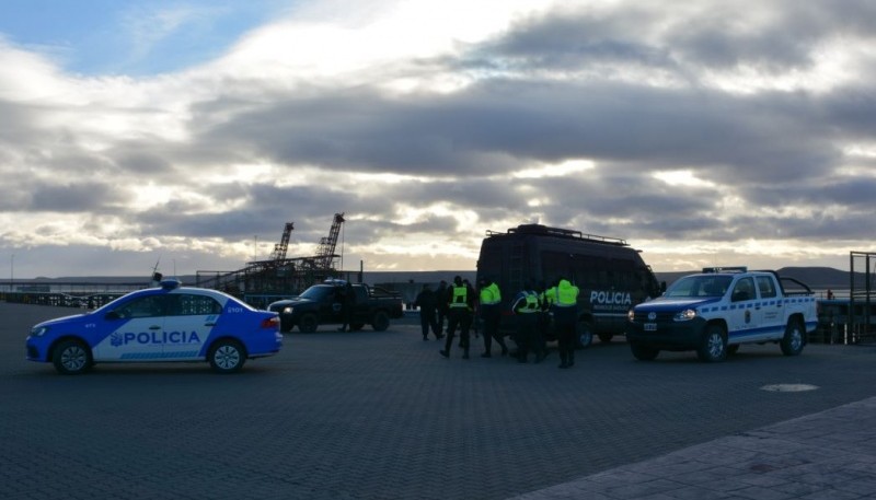 La policía inició la búsqueda en la costanera. (Foto: C.R.)