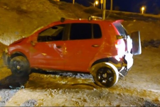 Vuelco en la madrugada: “Dejé el auto mal estacionado y se fue para abajo”