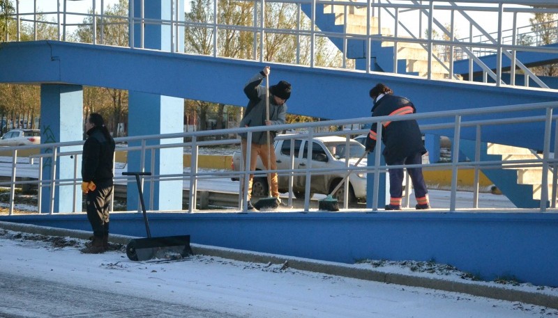 El municipio de Río Gallegos comenzó con los operativos de sal en las calles de la ciudad