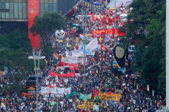 Marchas multitudinarias contra Bolsonaro con la consigna: 