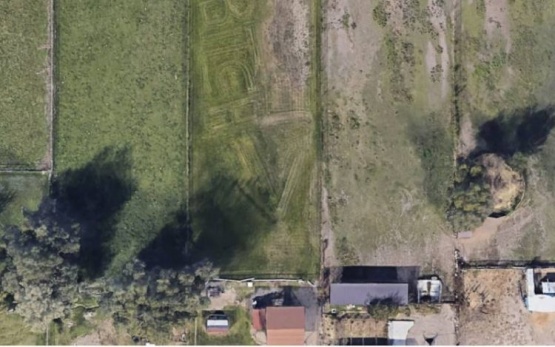 Un vecino escribió un insulto a su vecino en el pasto y se puede ver por Google Earth
