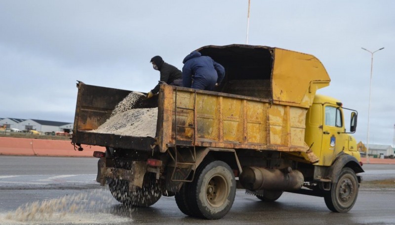 Obras Públicas: Continúan los operativos para asegurar la transitabilidad de calles de Río Gallegos  