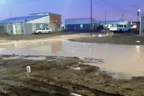 Calles intransitables en el Barrio Municipal de Río Gallegos