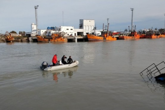 Provincia acompañó al CENPAT-CONICET en la toma de muestras de agua y sedimentos del Río Chubut