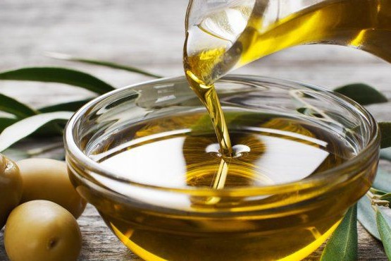 ANMAT prohibió la comercialización de un aceite de oliva y un desinfectante